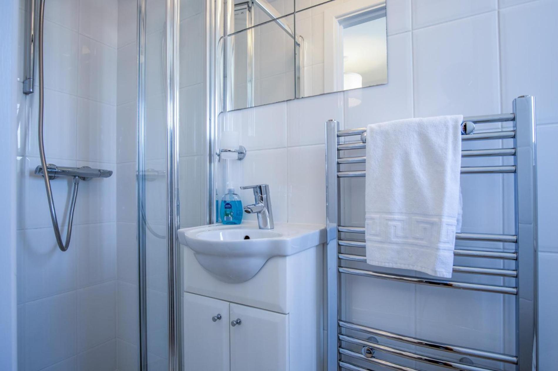 Nottage Road - 3 Bedroom - Mumbles * Swansea