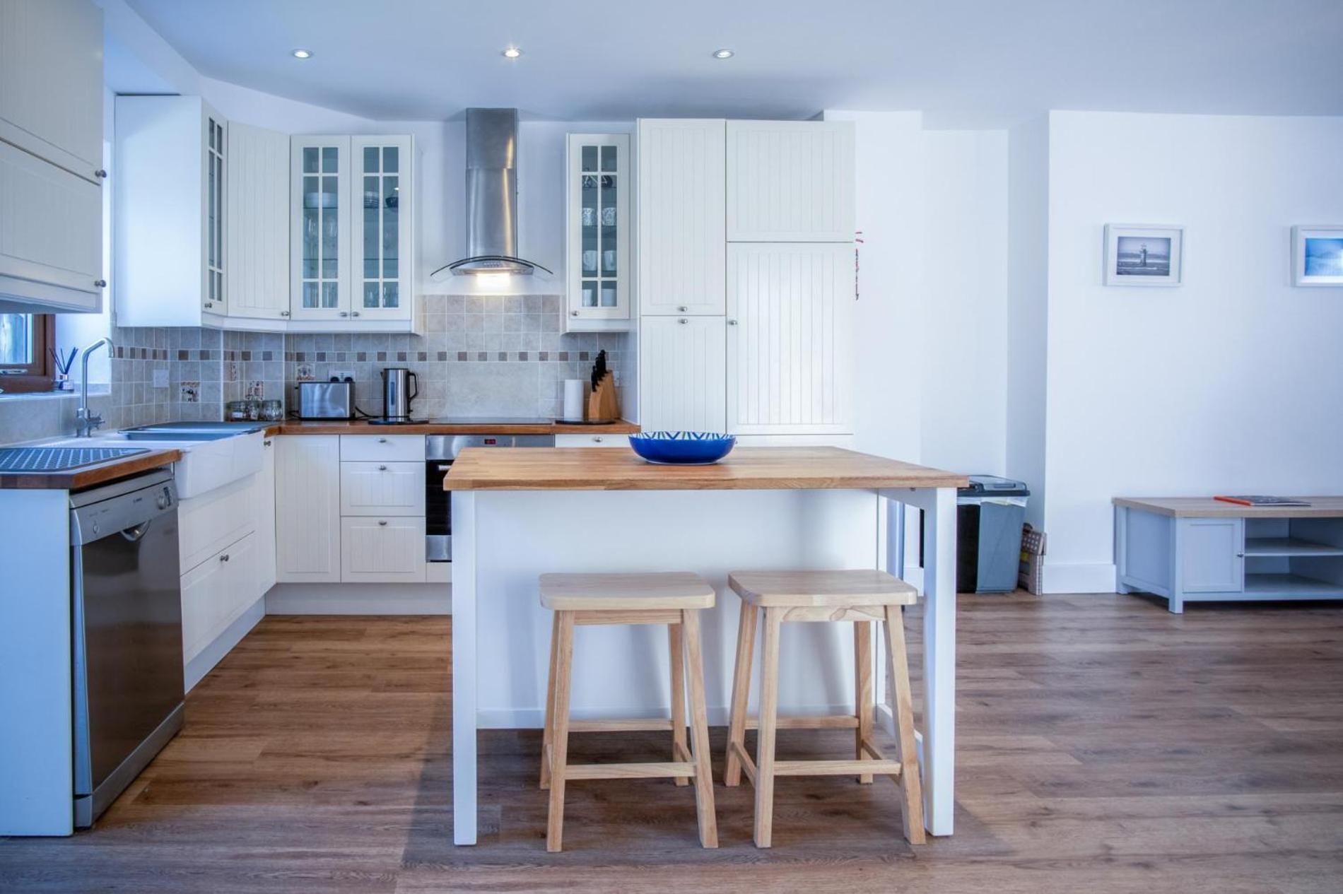 Nottage Road - 3 Bedroom - Mumbles * Swansea